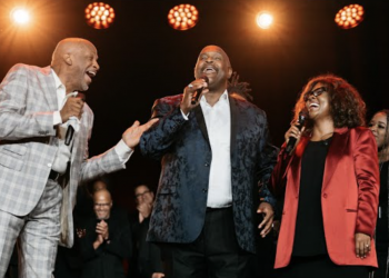 Revivez le concert de CeCe Winans, Marvin Winans et Donnie McClurkin à Times Square !