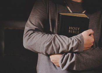 Explorer la Bible : Un guide pour une lecture et une compréhension approfondies